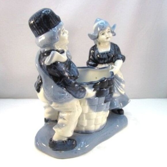Vintage Ceramic Blue Delft Dutch Couple Figurine Planter Made In Japan - Picture 2 of 11